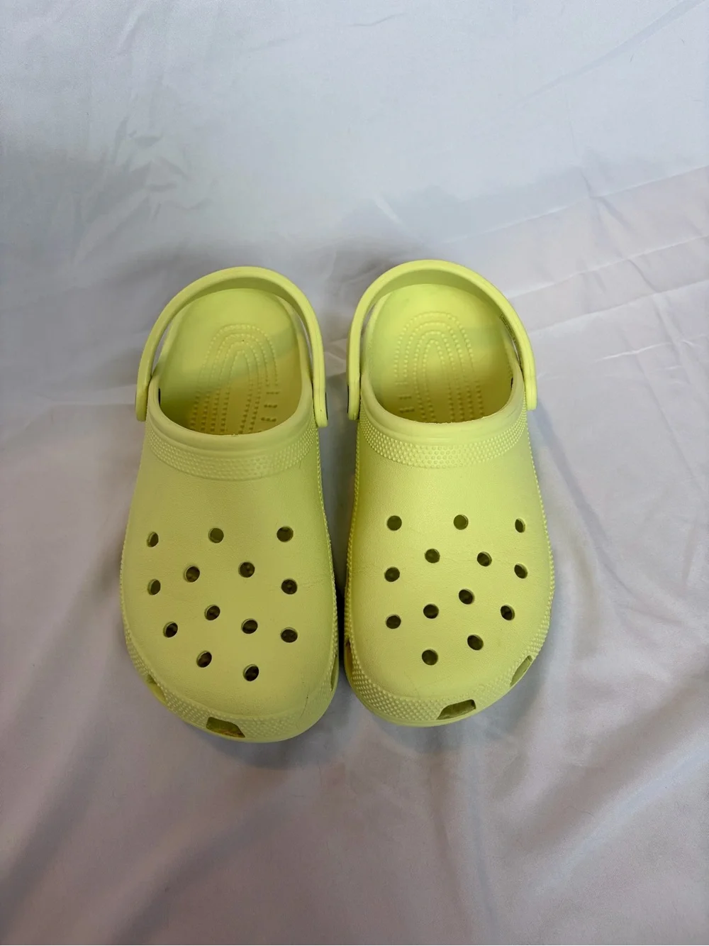 CROCS Classic Clog in Light Lime